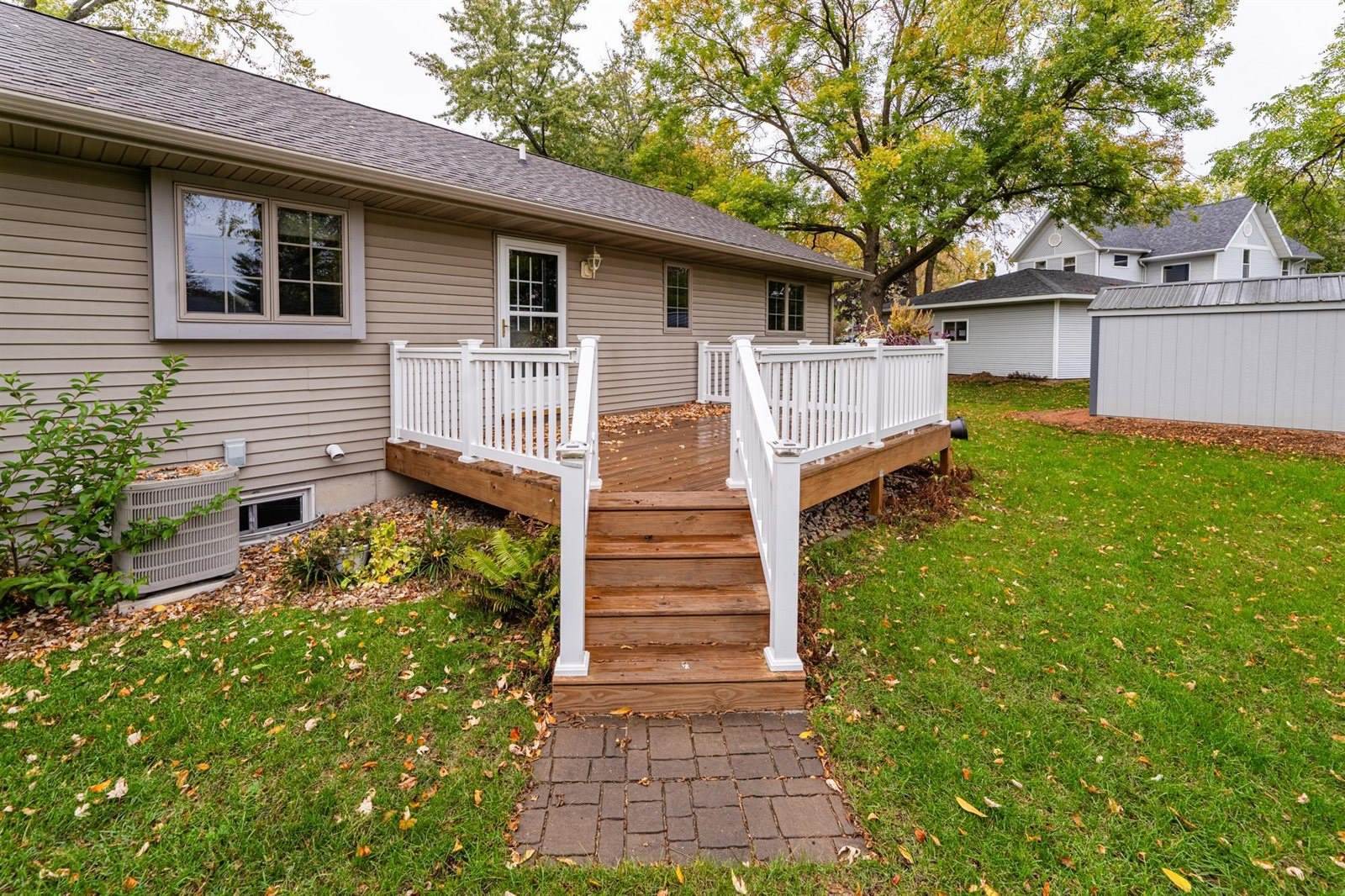 907 S Apple Avenue, Marshfield, WI 54449