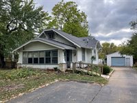 2523 SE Maryland AVE, Topeka, KS 66605