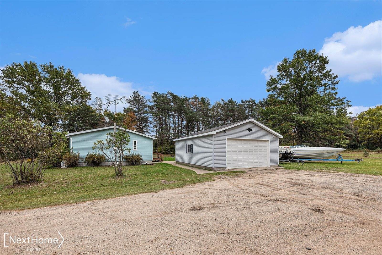 7889 W Emery Road, Houghton Lake, MI 48629