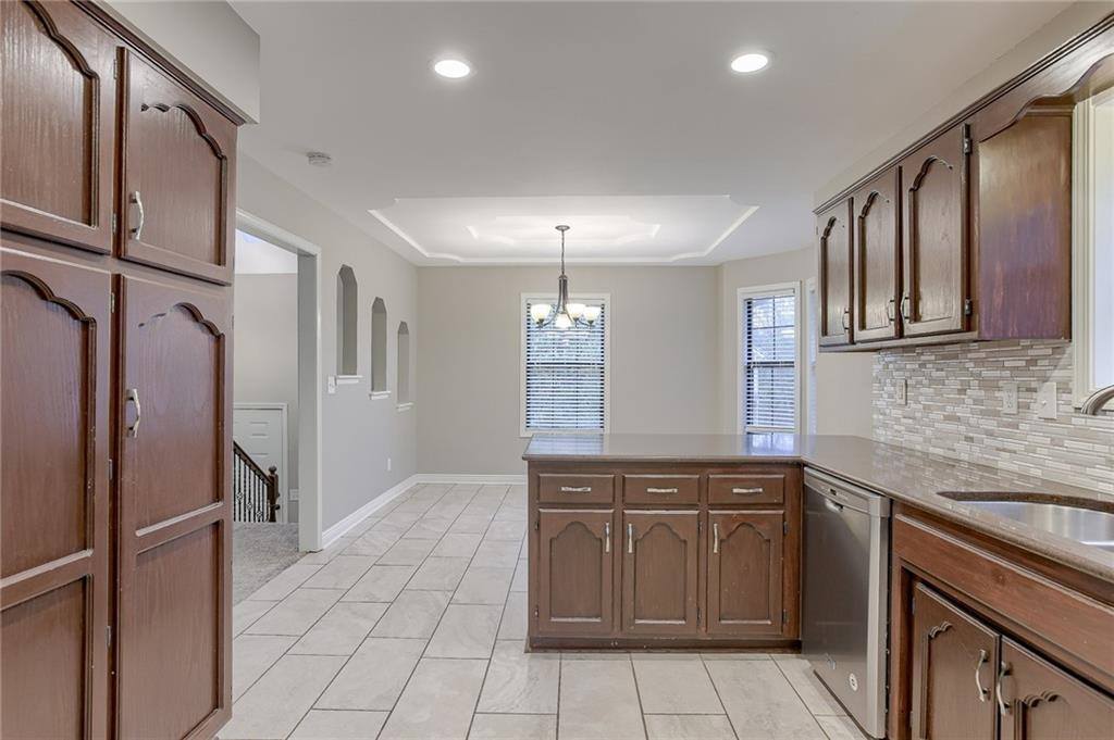 608 SE Pendleton Drive, Lee's Summit, MO 64063