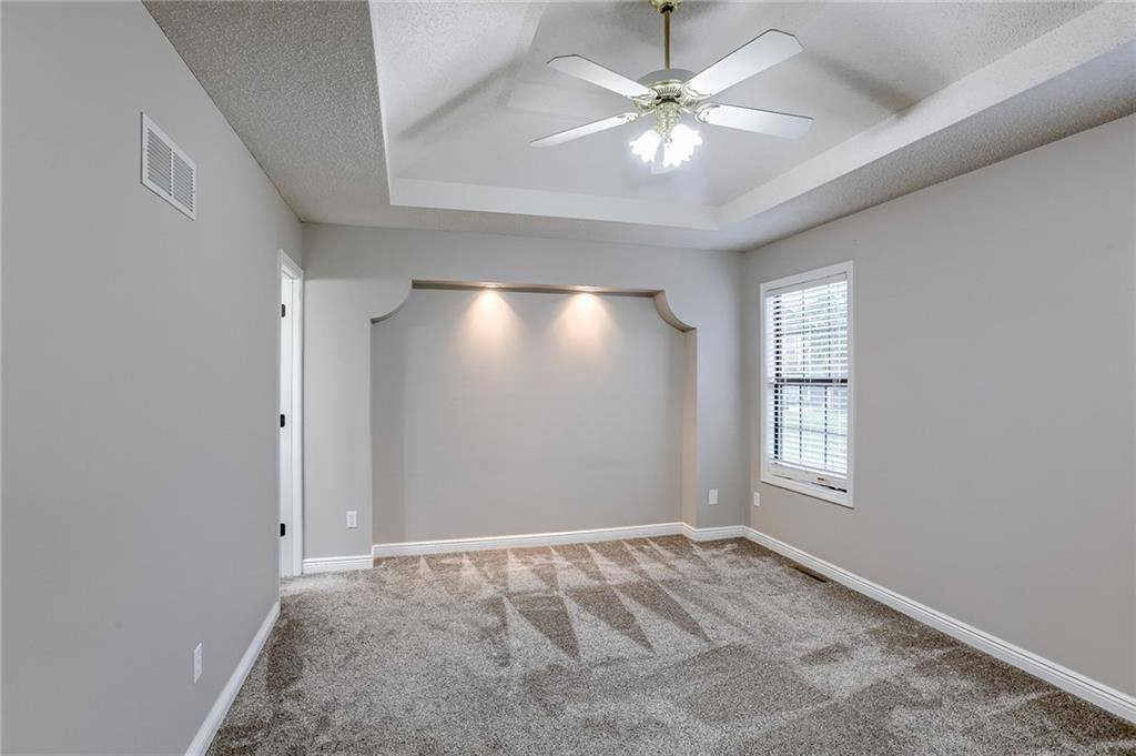 608 SE Pendleton Drive, Lee's Summit, MO 64063