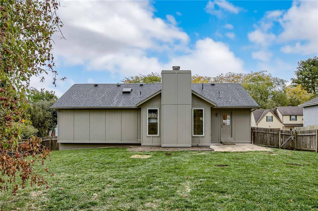 608 SE Pendleton Drive, Lee's Summit, MO 64063