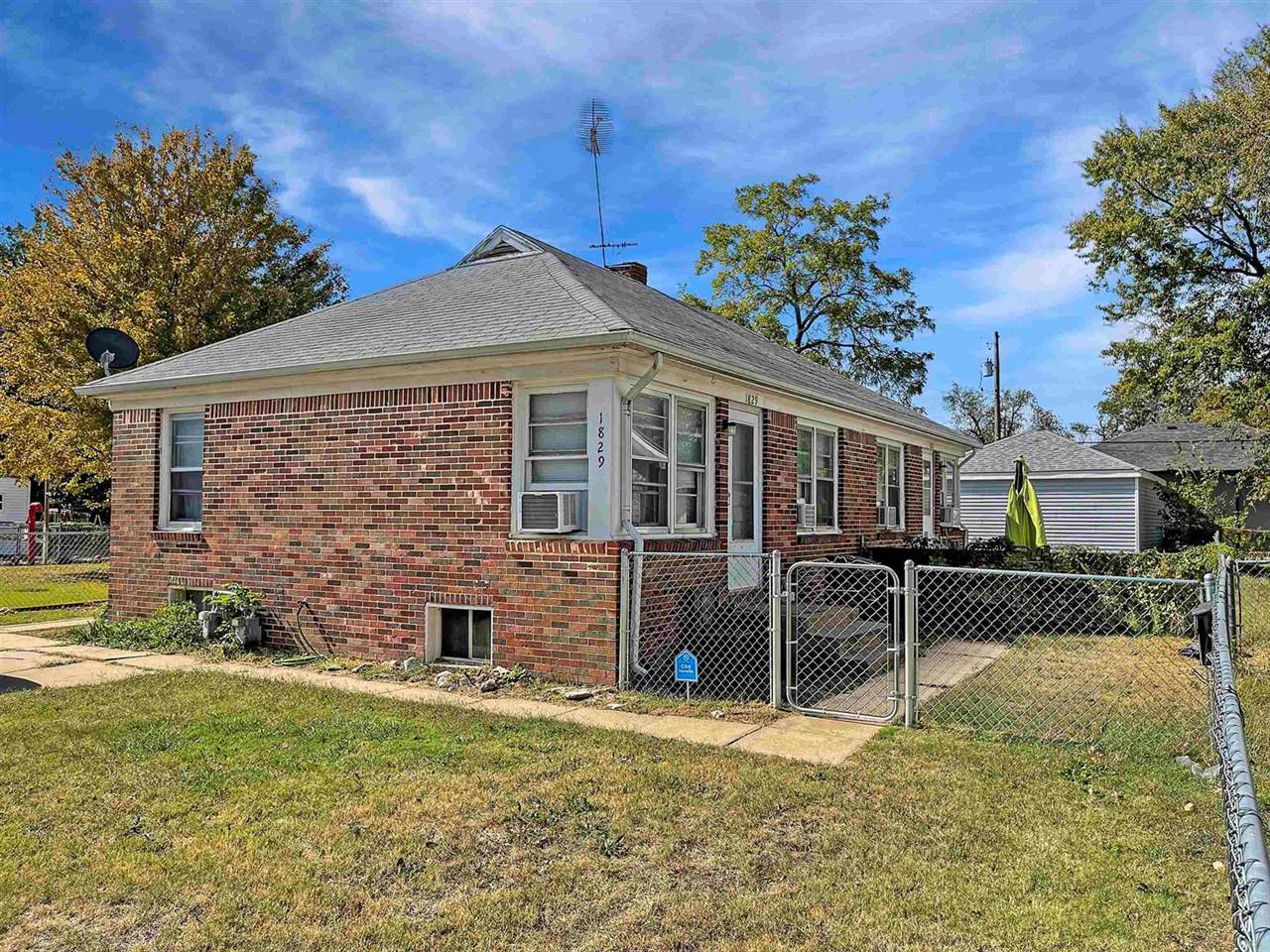 1827 S Glenn St, Wichita, KS 67213