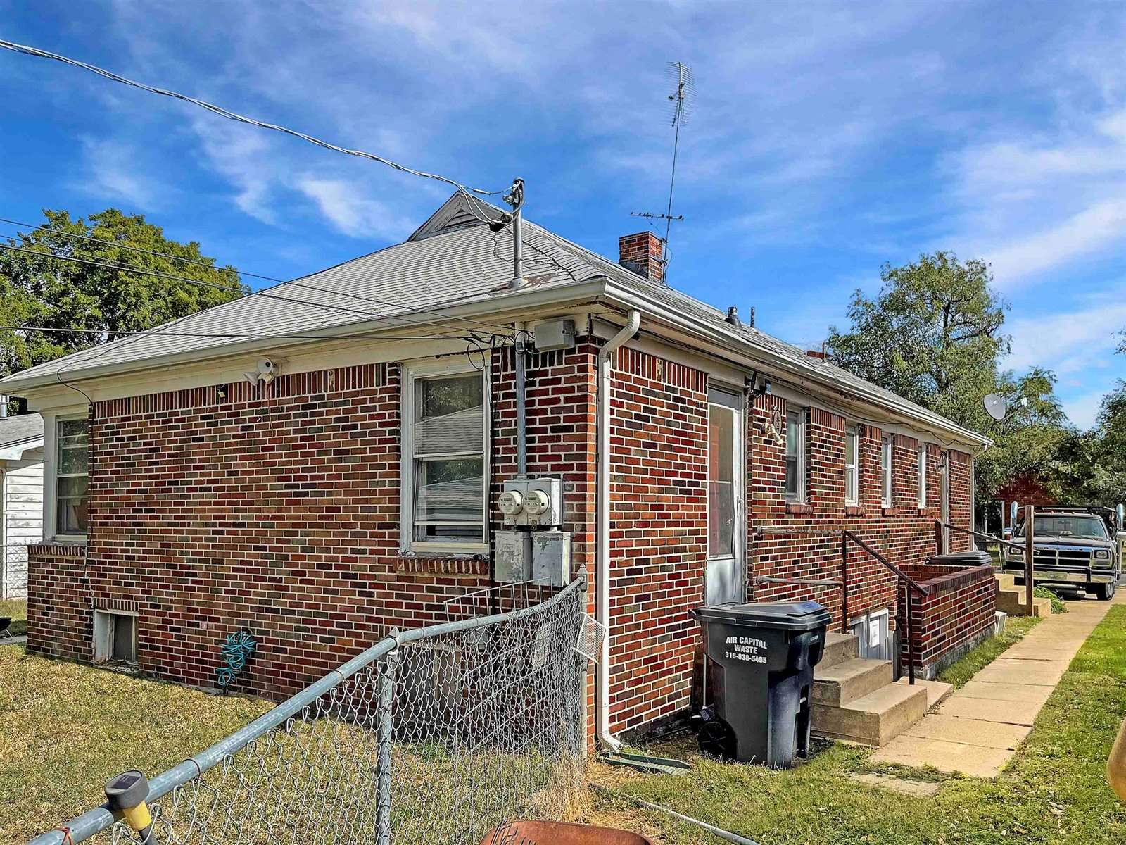 1827 S Glenn St, Wichita, KS 67213