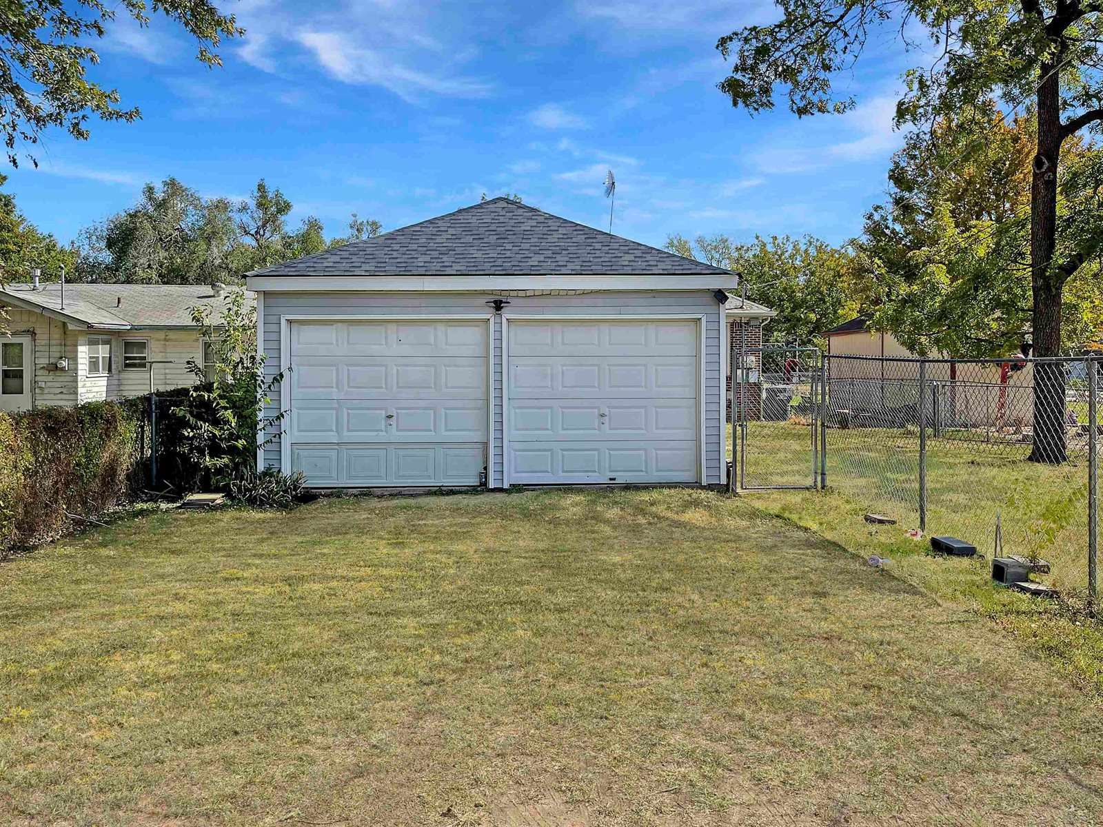 1827 S Glenn St, Wichita, KS 67213