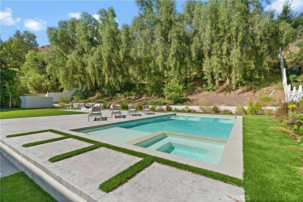 27049 Esward Drive, Calabasas, CA 91301