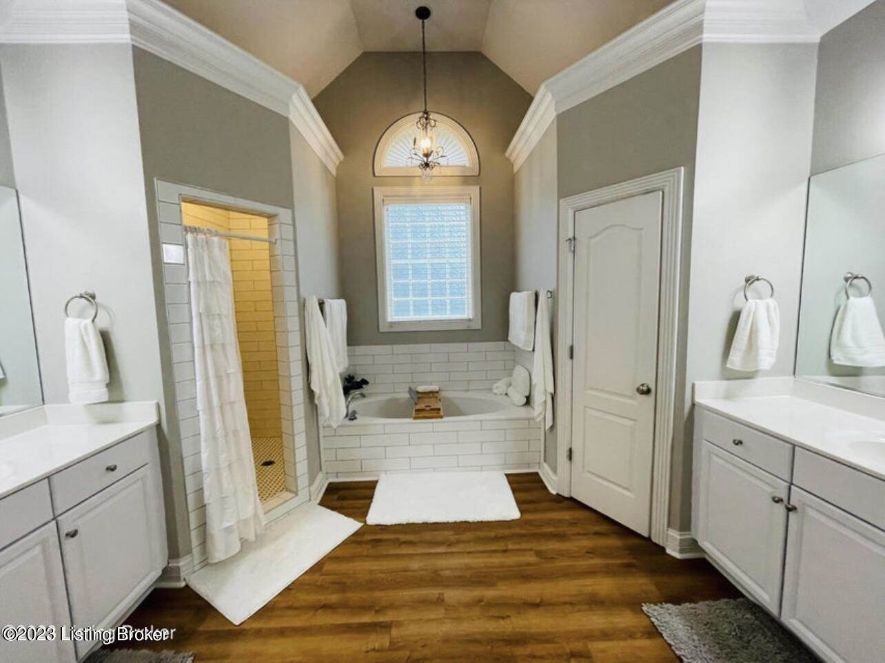 3516 Woodmont Park Ln, Louisville, KY 40245