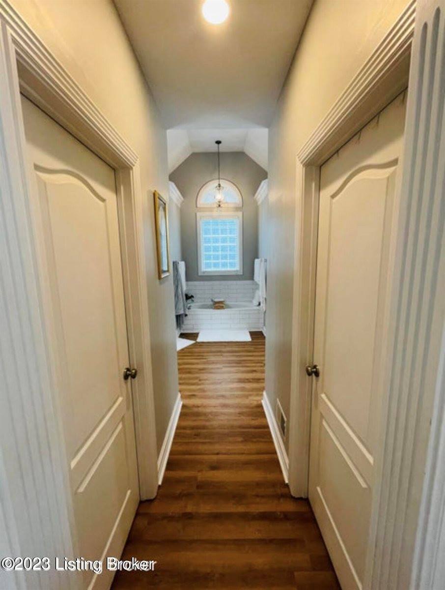 3516 Woodmont Park Ln, Louisville, KY 40245