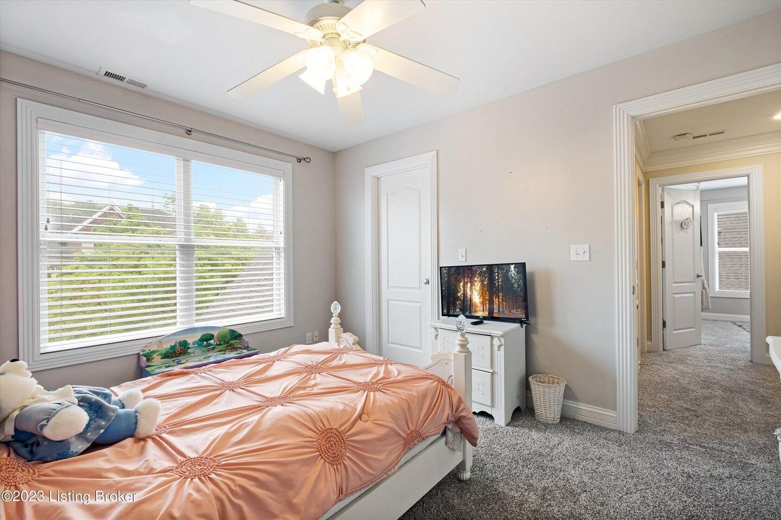3516 Woodmont Park Ln, Louisville, KY 40245