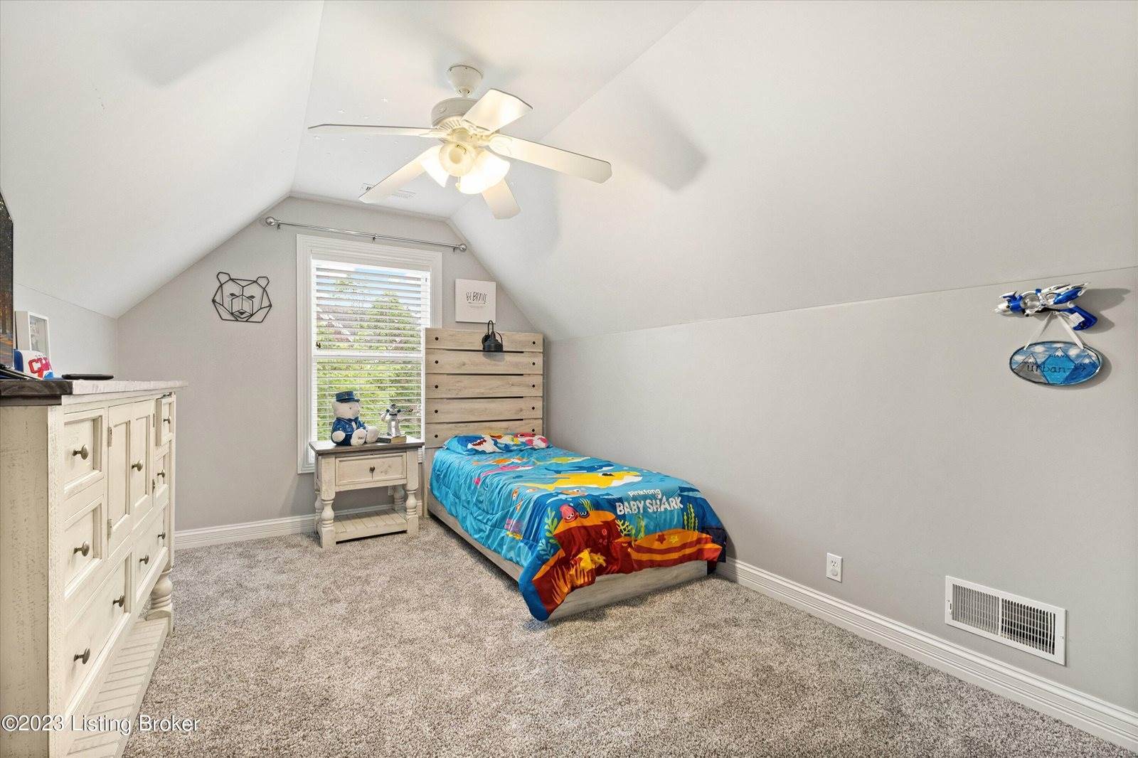3516 Woodmont Park Ln, Louisville, KY 40245