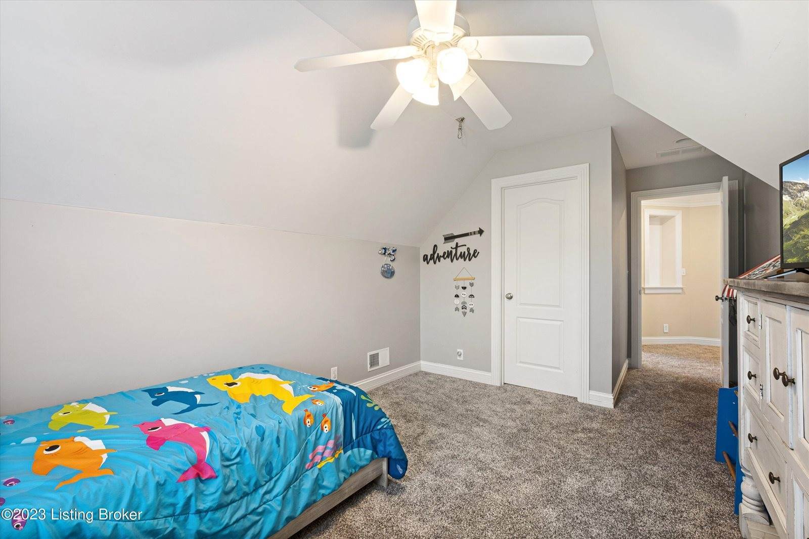 3516 Woodmont Park Ln, Louisville, KY 40245