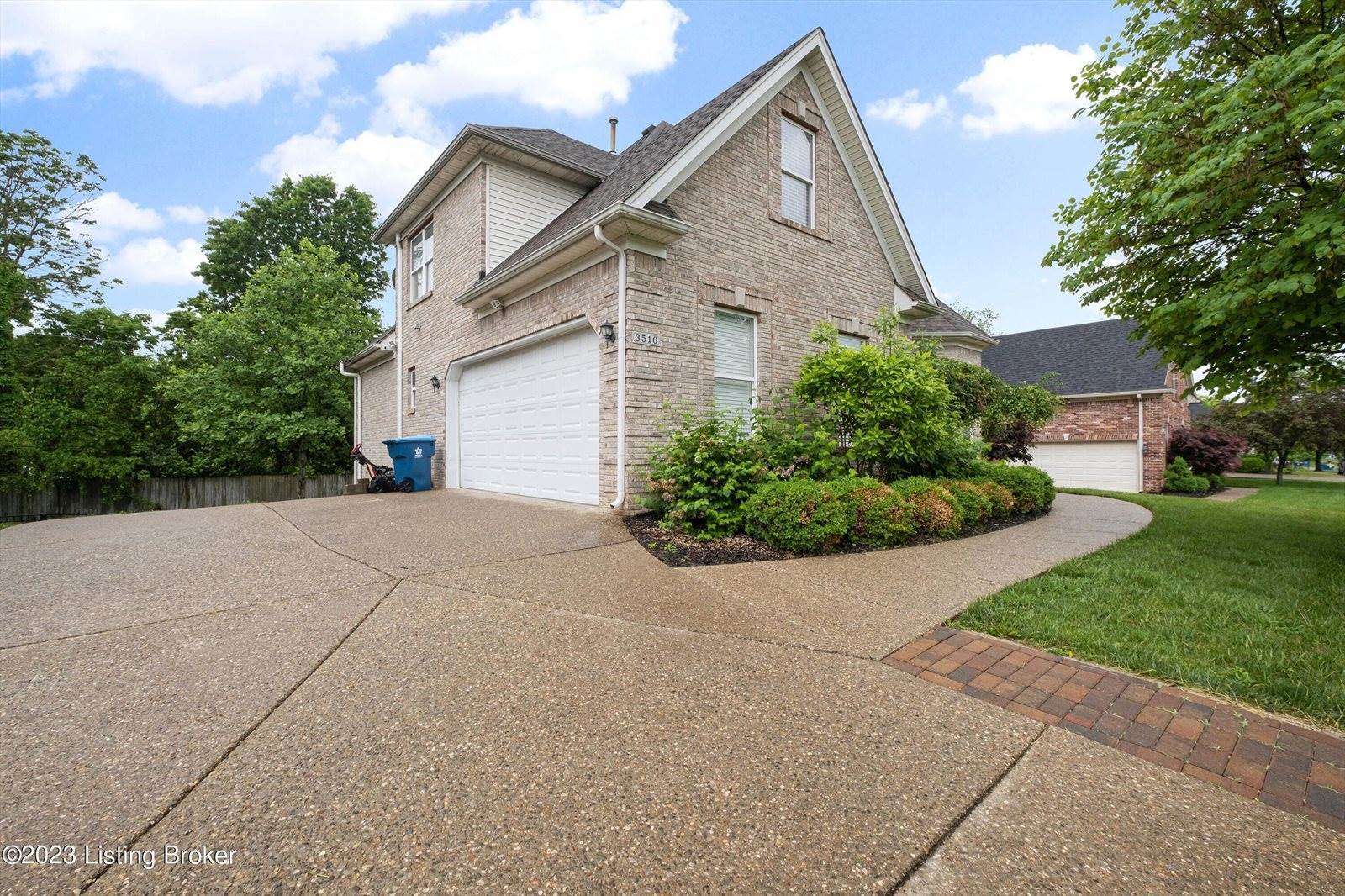 3516 Woodmont Park Ln, Louisville, KY 40245