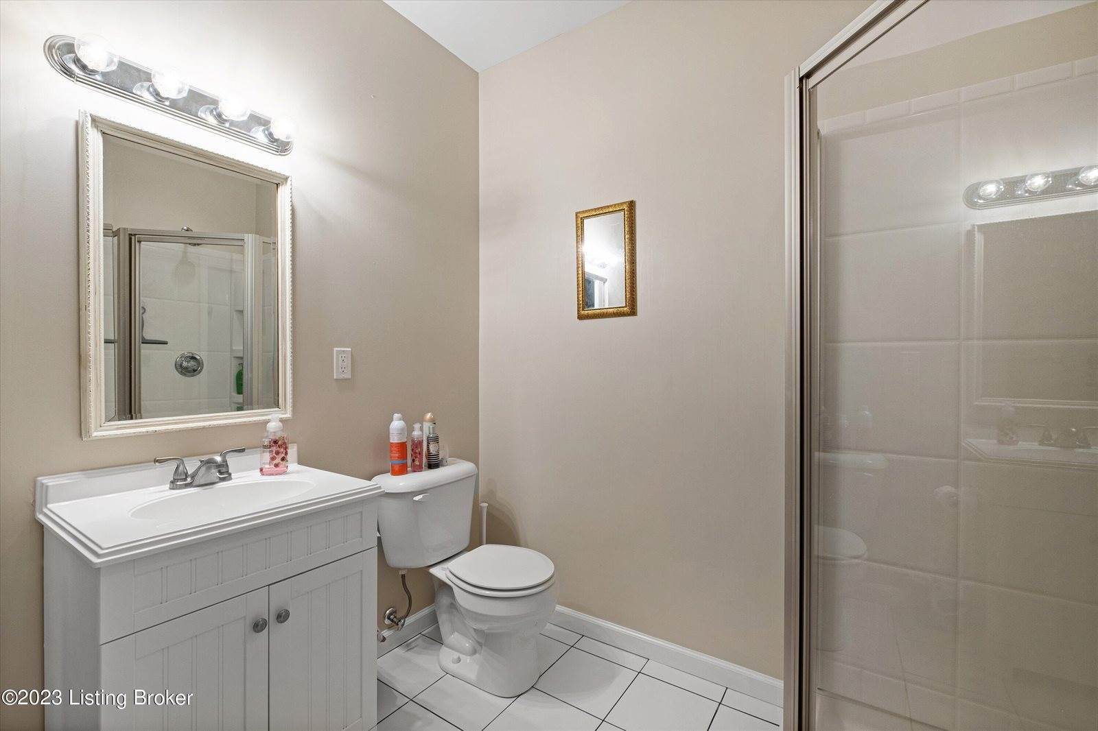 3516 Woodmont Park Ln, Louisville, KY 40245