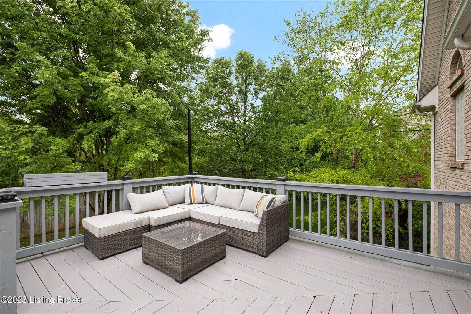 3516 Woodmont Park Ln, Louisville, KY 40245