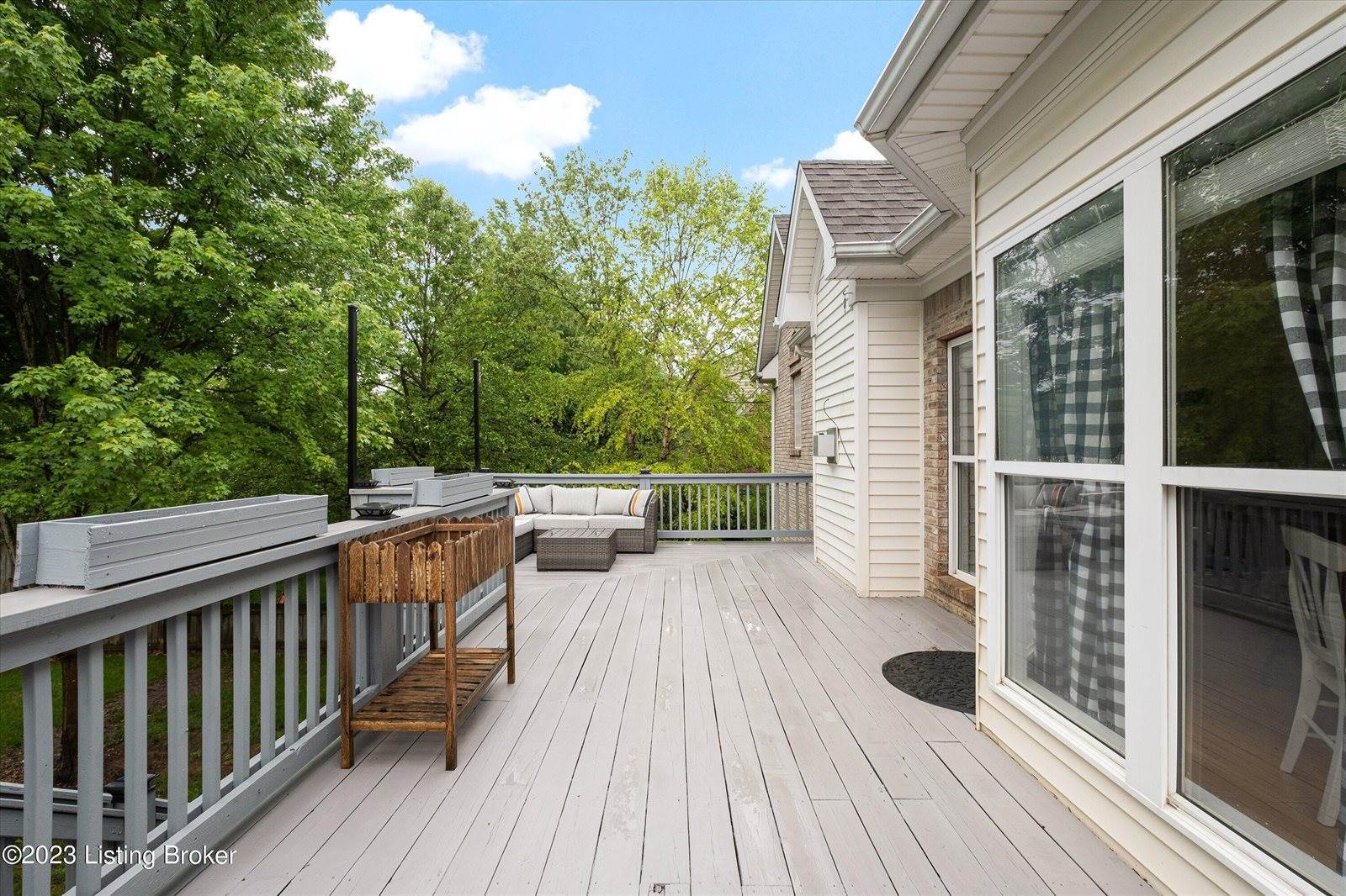 3516 Woodmont Park Ln, Louisville, KY 40245