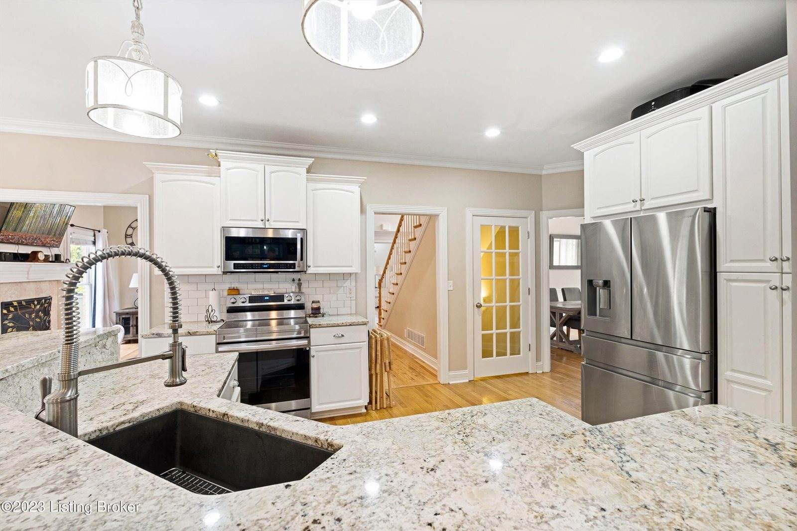 3516 Woodmont Park Ln, Louisville, KY 40245