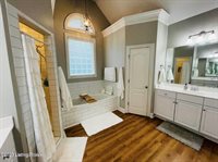 3516 Woodmont Park Ln, Louisville, KY 40245