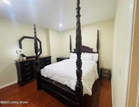 3516 Woodmont Park Ln, Louisville, KY 40245