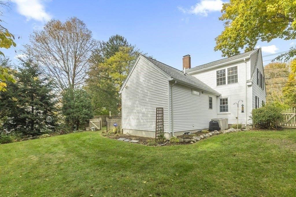 608 Main St, Medfield, MA 02052