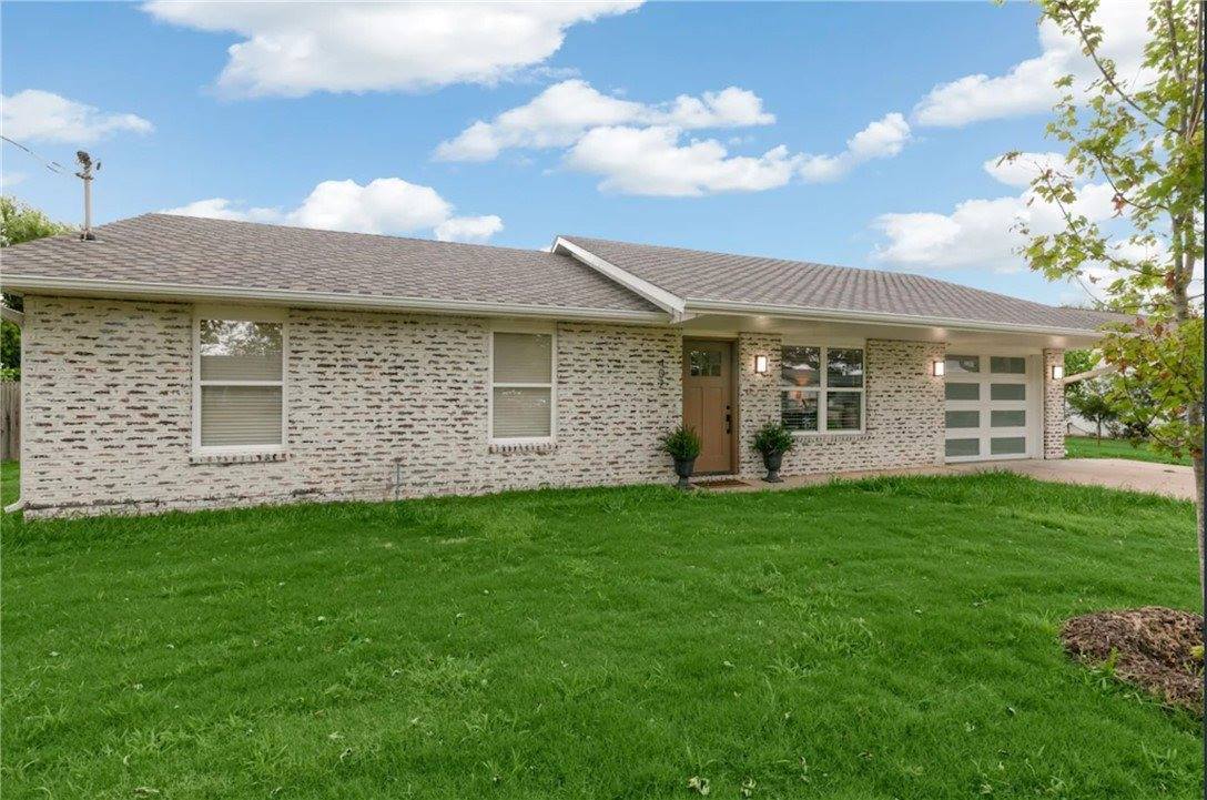 402 SW 20th Street, Bentonville, AR 72712