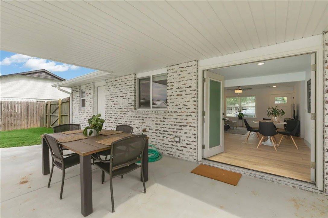 402 SW 20th Street, Bentonville, AR 72712