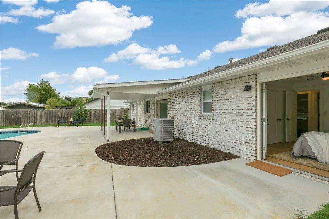 402 SW 20th Street, Bentonville, AR 72712