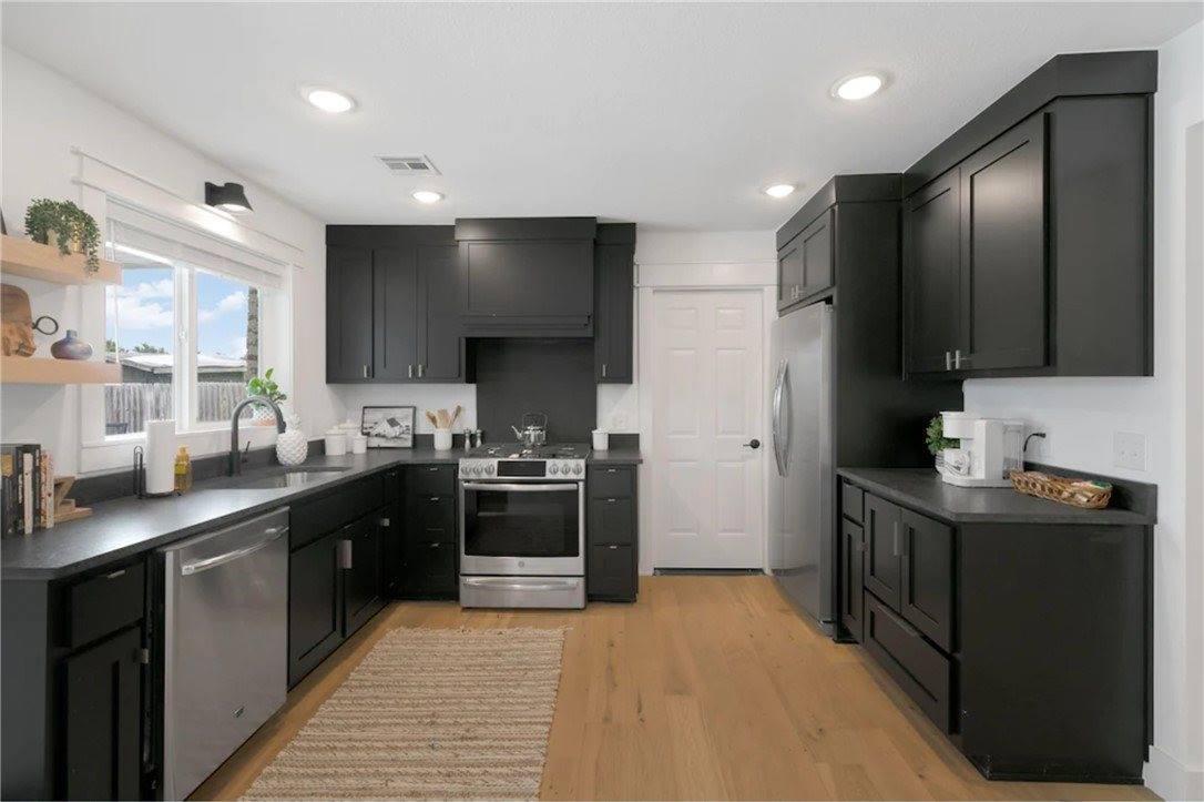 402 SW 20th Street, Bentonville, AR 72712