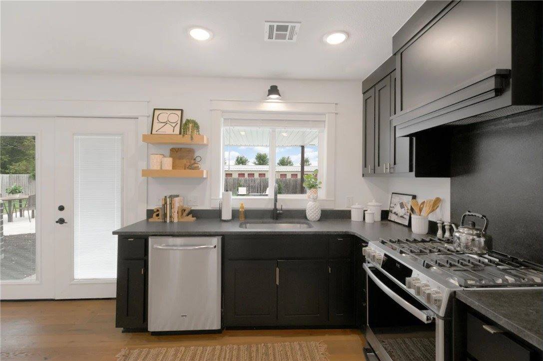 402 SW 20th Street, Bentonville, AR 72712