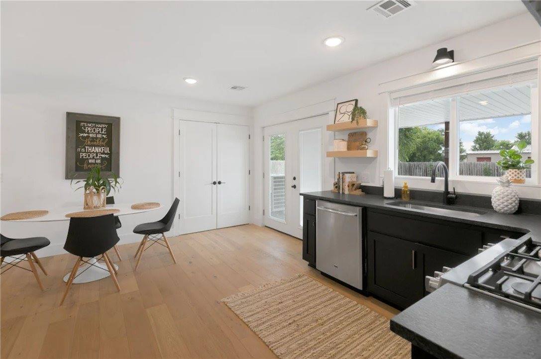 402 SW 20th Street, Bentonville, AR 72712