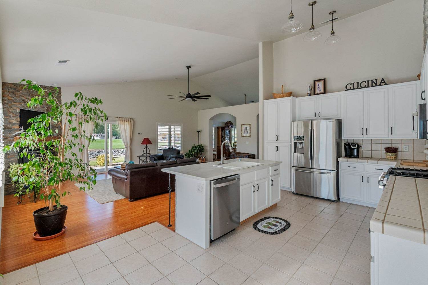 717 La Contenta Drive, Valley Springs, CA 95252