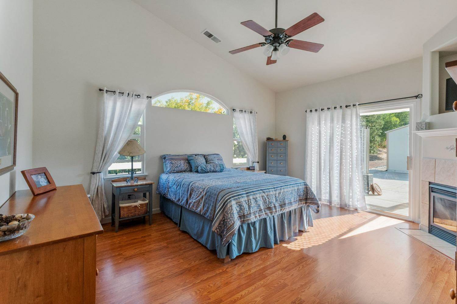 717 La Contenta Drive, Valley Springs, CA 95252