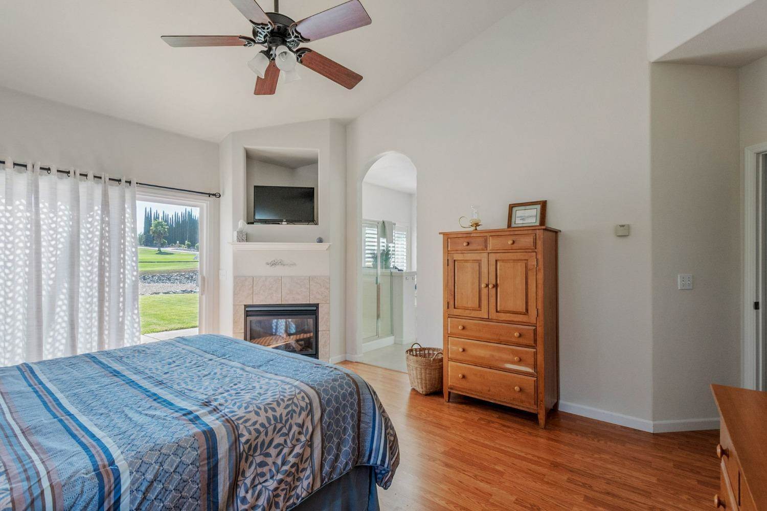 717 La Contenta Drive, Valley Springs, CA 95252