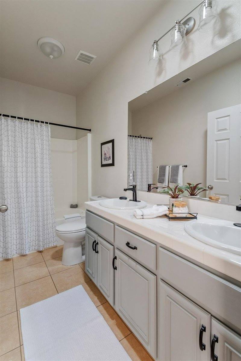 717 La Contenta Drive, Valley Springs, CA 95252