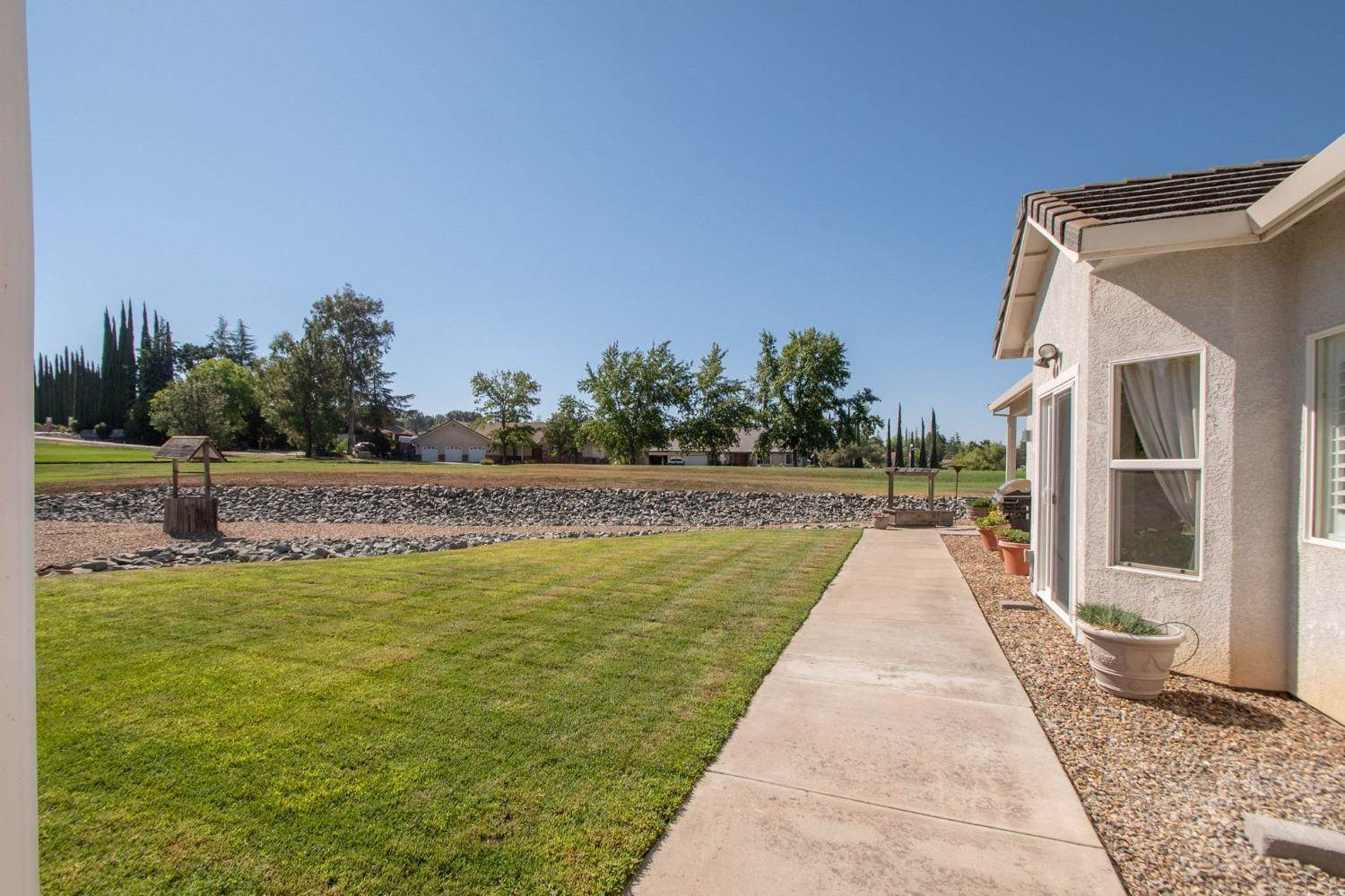 717 La Contenta Drive, Valley Springs, CA 95252