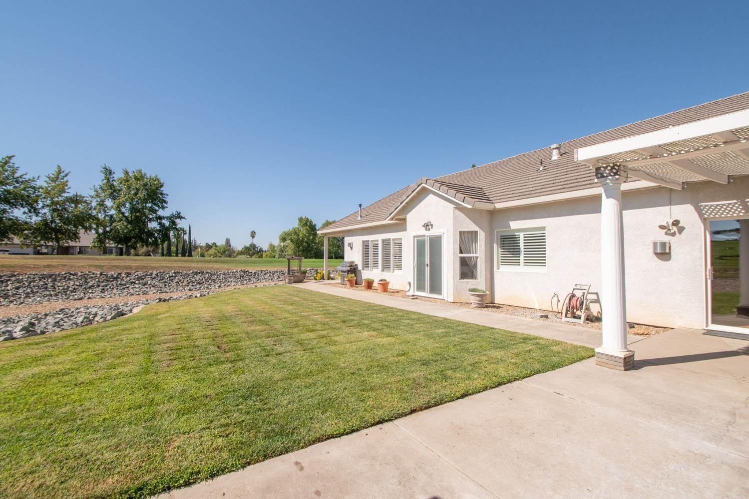 717 La Contenta Drive, Valley Springs, CA 95252