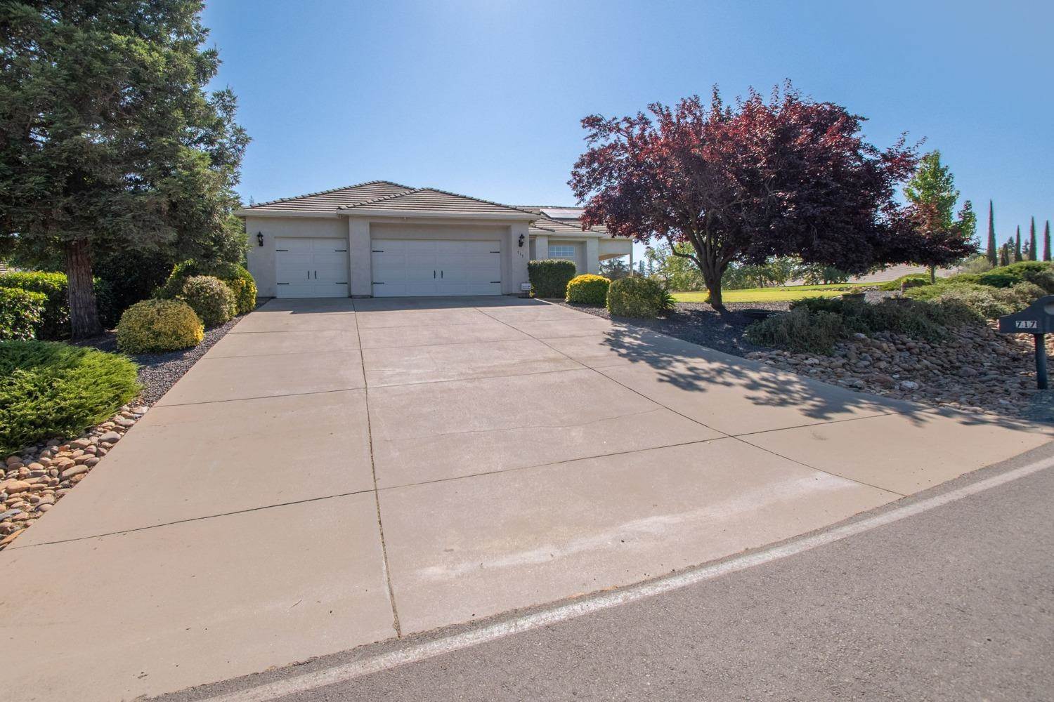 717 La Contenta Drive, Valley Springs, CA 95252