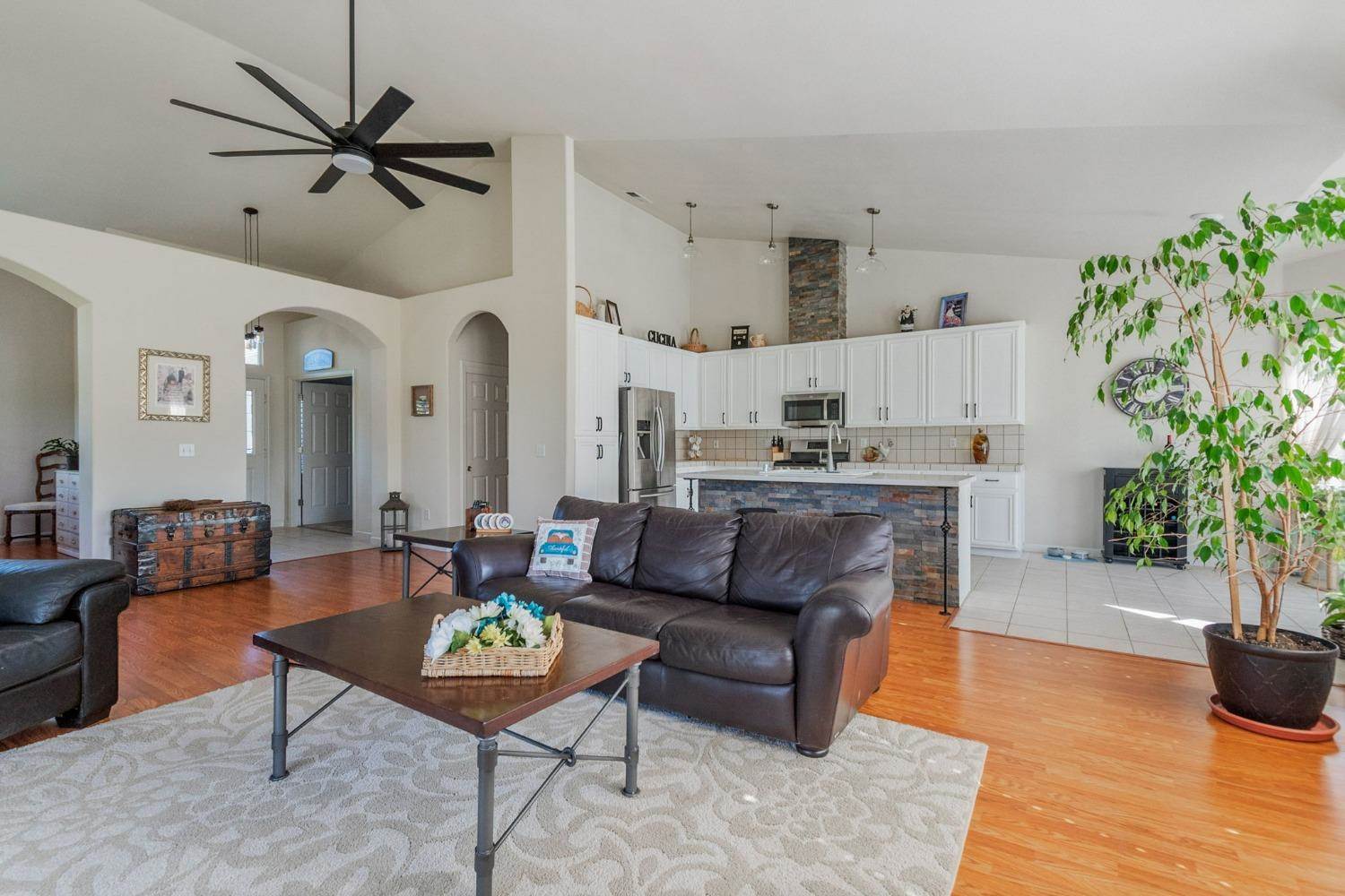 717 La Contenta Drive, Valley Springs, CA 95252