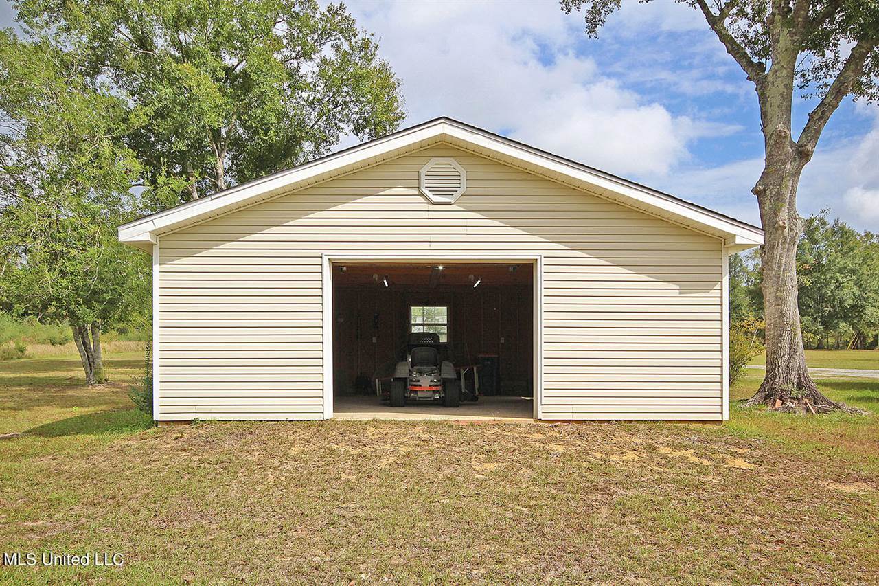 10269 Lake Breeze Lane, Pass Christian, MS 39571