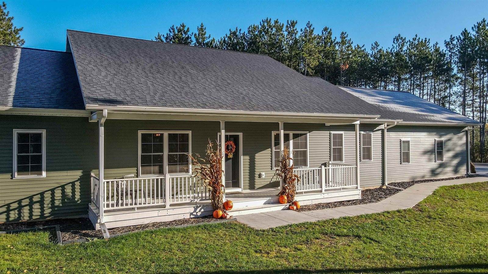 8732 4th Avenue, Almond, WI 54909