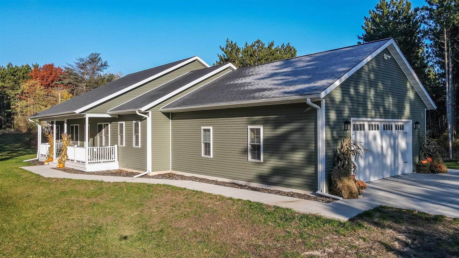 8732 4th Avenue, Almond, WI 54909