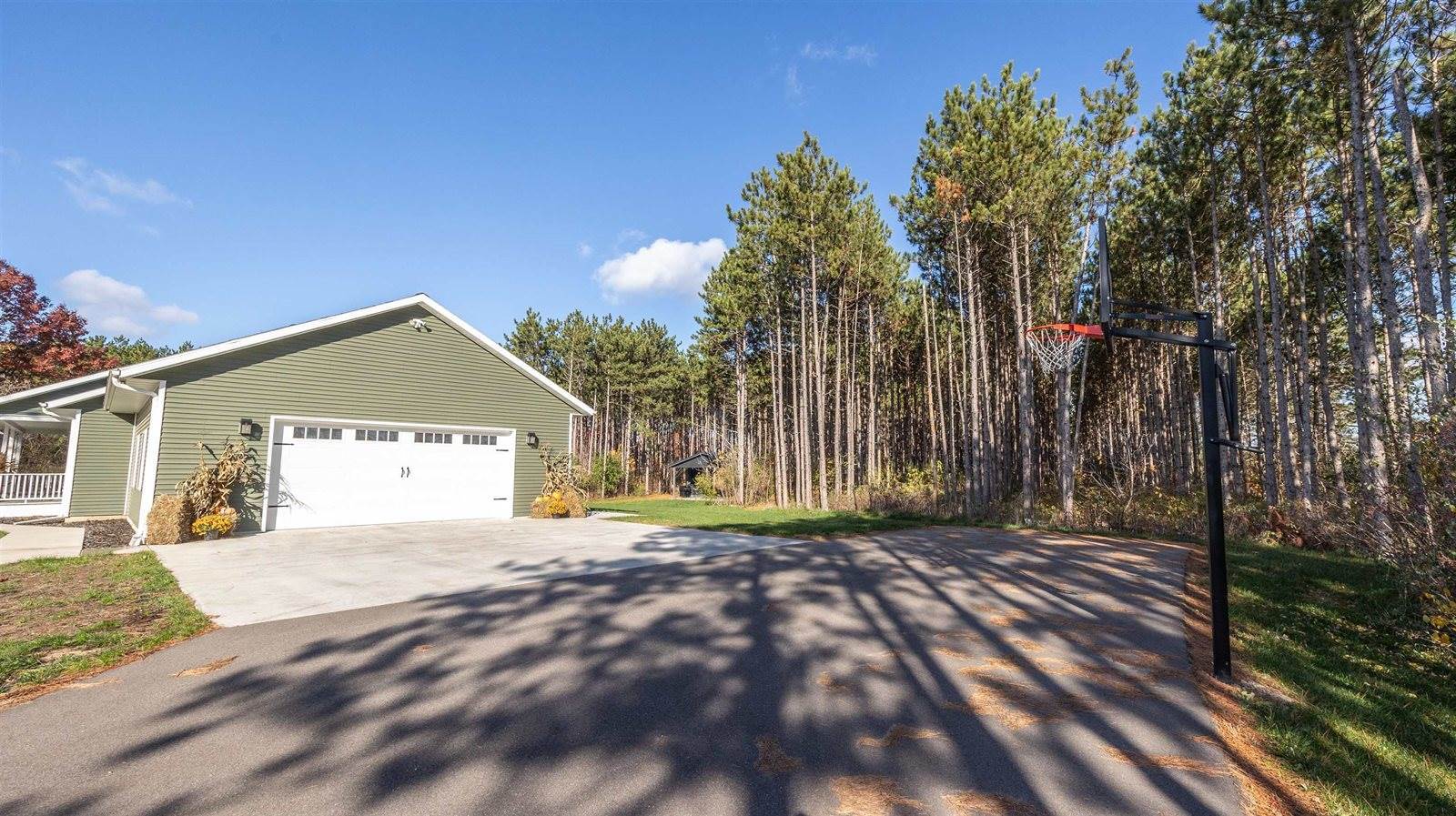 8732 4th Avenue, Almond, WI 54909