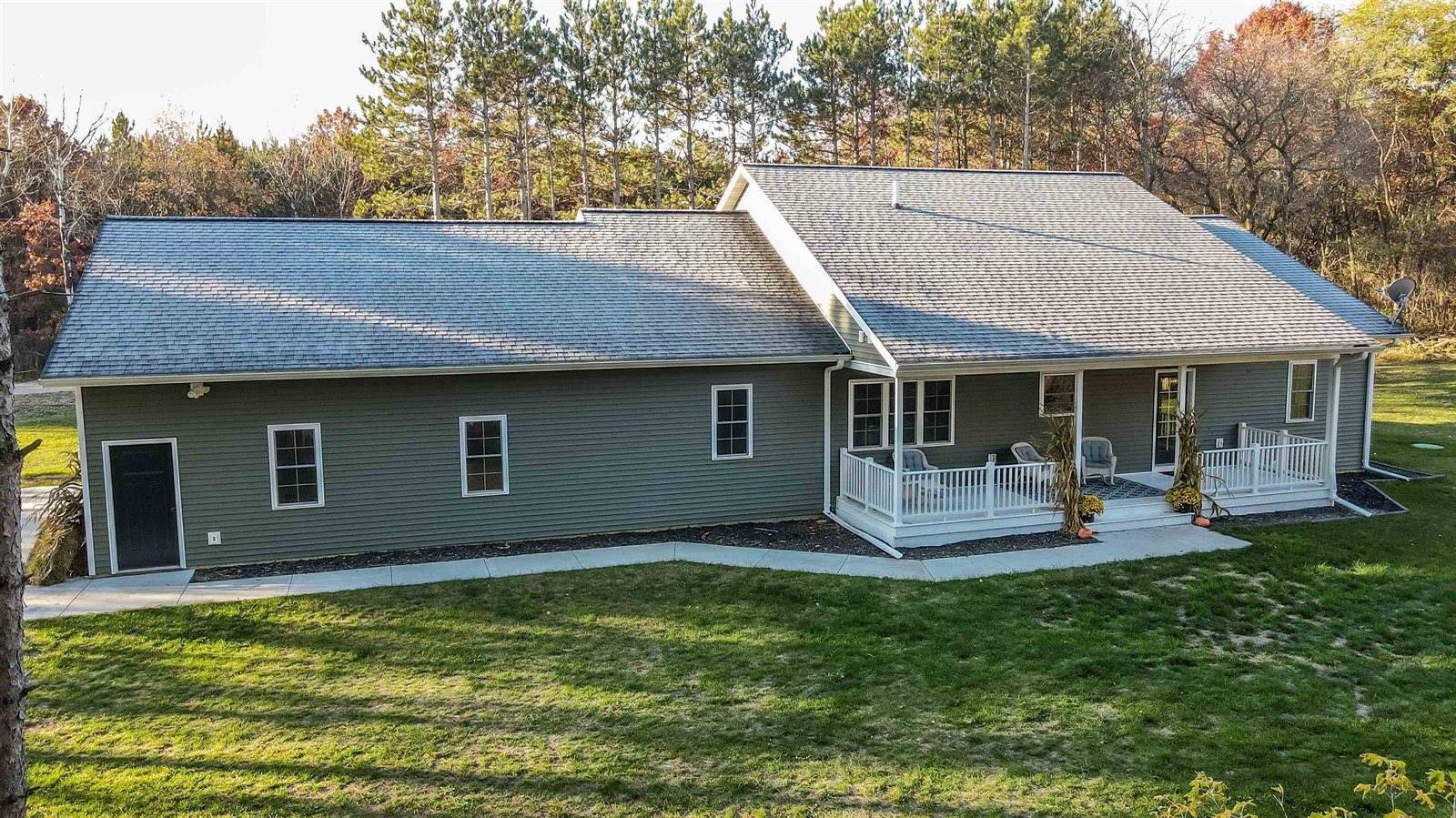 8732 4th Avenue, Almond, WI 54909