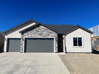 1447 Excelsior Creek Avenue, Montrose, CO 81401