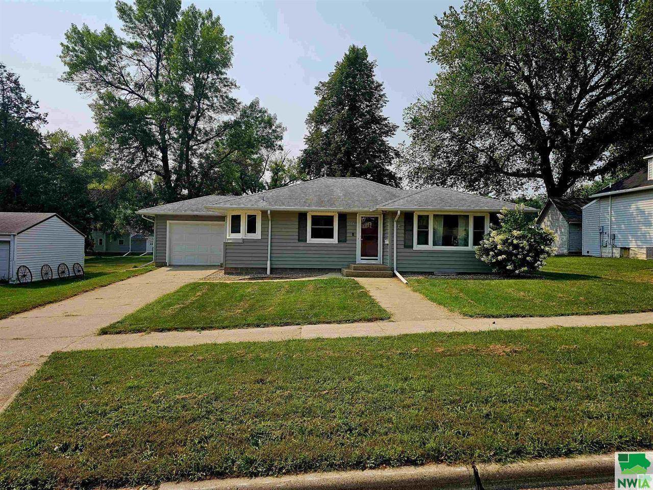 208 7th Street, Alton, IA 51003