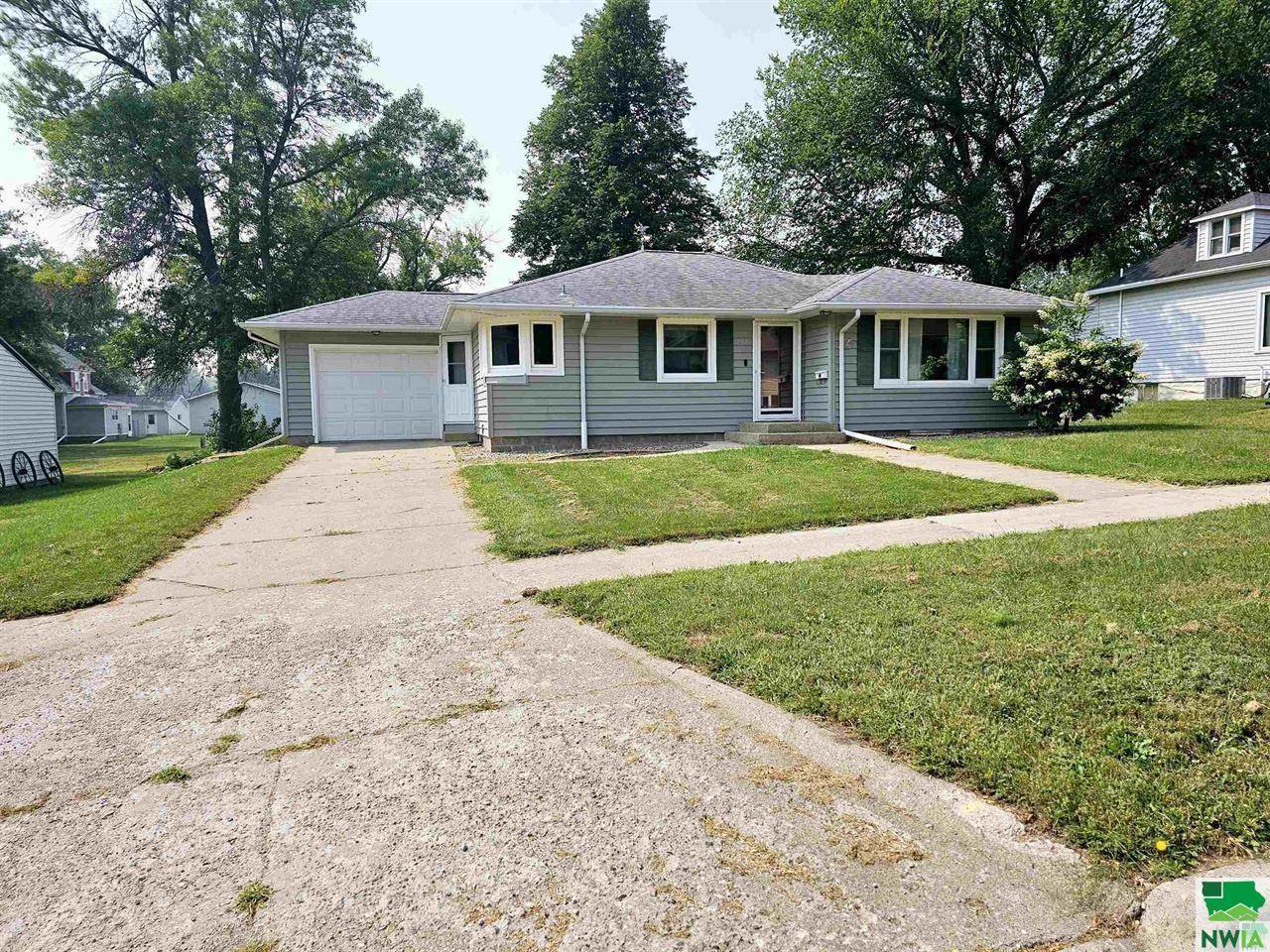 208 7th Street, Alton, IA 51003