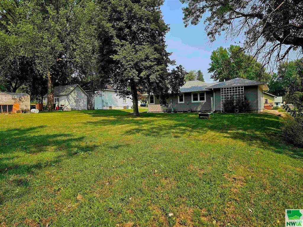 208 7th Street, Alton, IA 51003