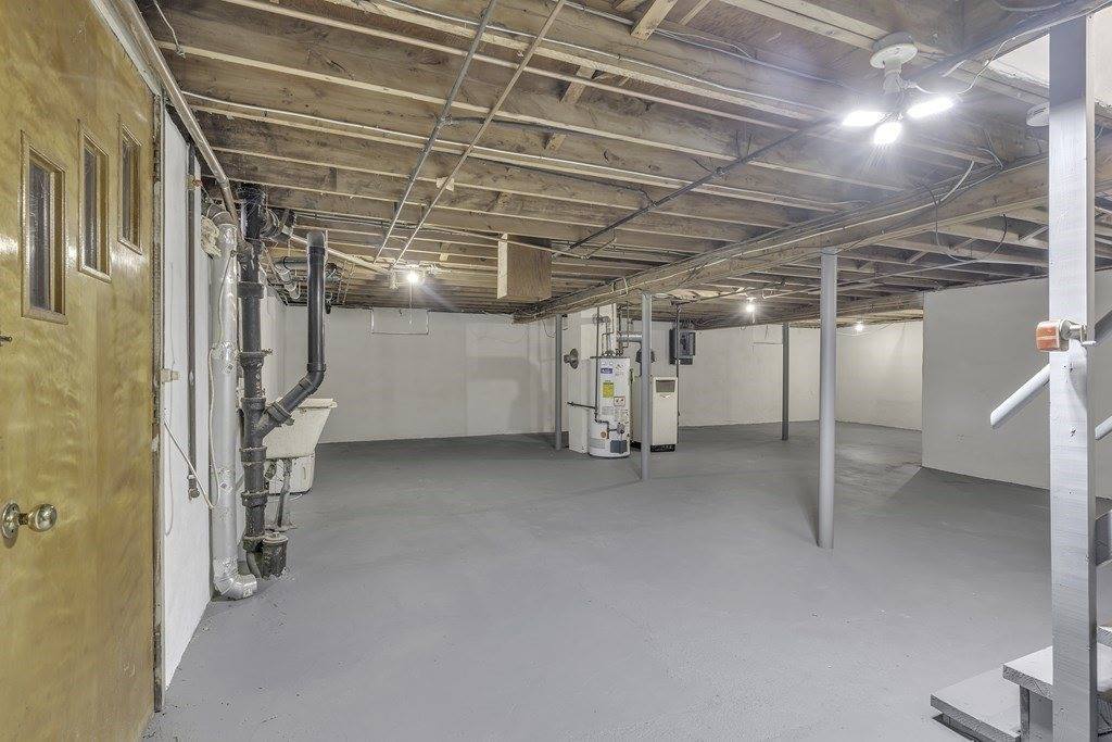 121 Herrman St, West Springfield, MA 01089