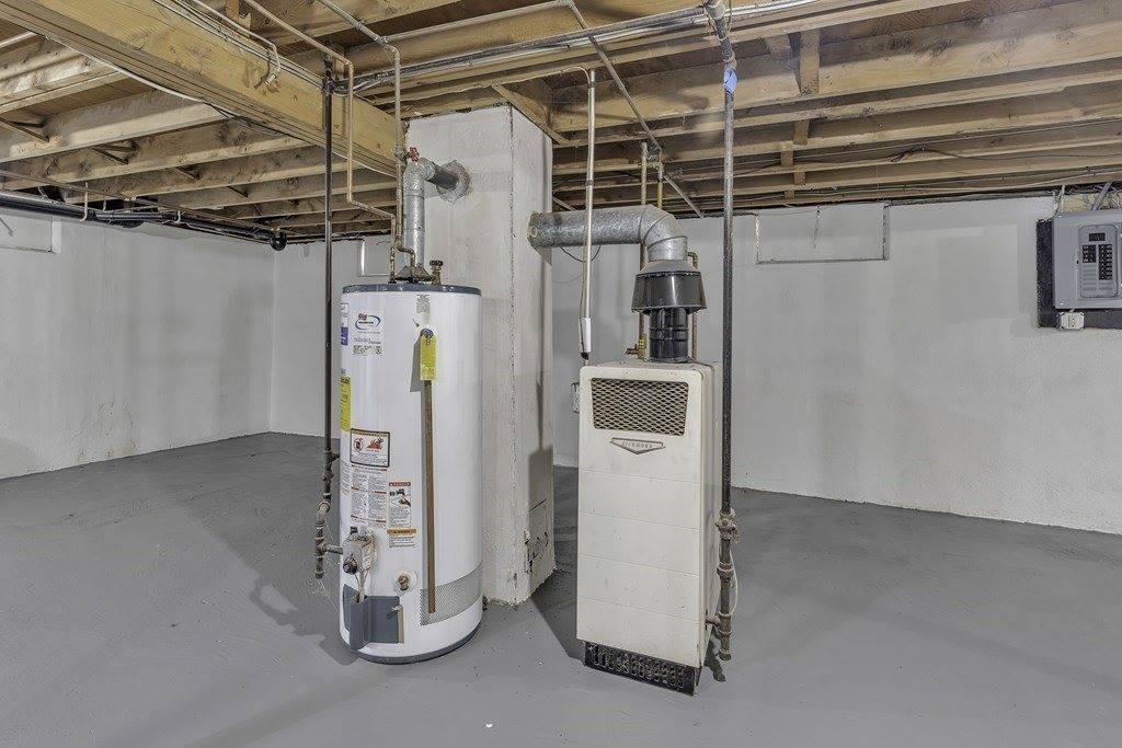 121 Herrman St, West Springfield, MA 01089