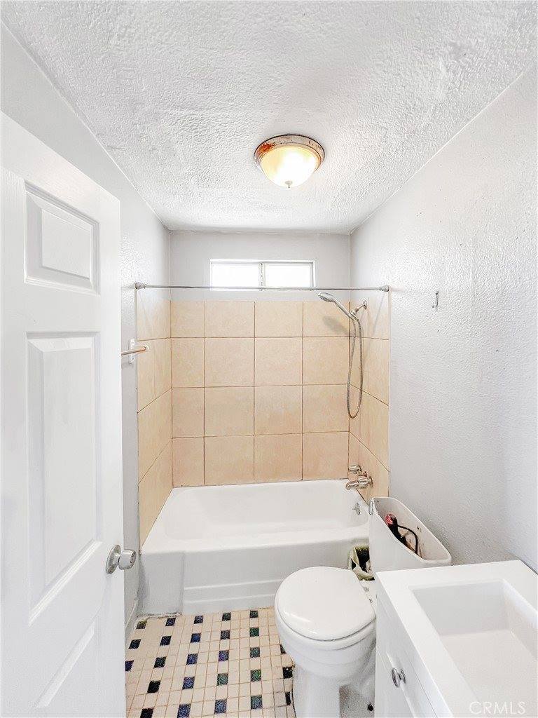 11985 Chamberlaine Way, Adelanto, CA 92301