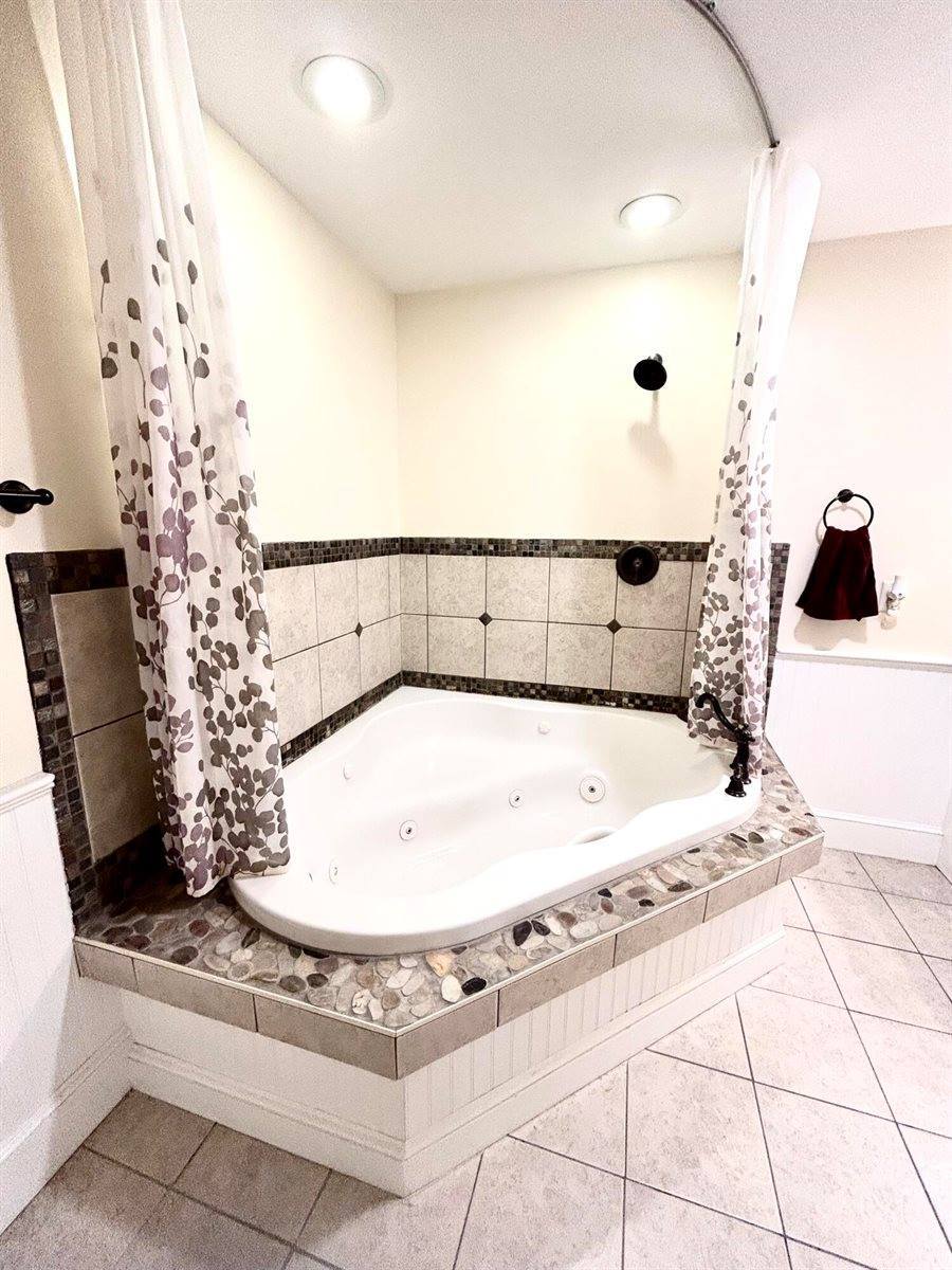 8 Hilltop Drive, Rockport, ME 04856